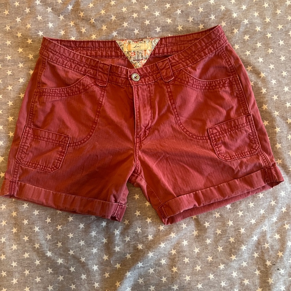 Levi’s salmon/pink 100% cotton shorts - size 10